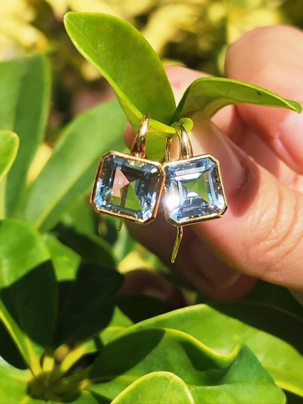 $5,000 Ray Griffiths 18kt Gold Asscher Cut Blue Topaz Drop Earrings